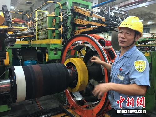 程海良講解平時工作。<a target='_blank' href='http://www.chinanews.com/' ></table>中新網</a> 吳濤 攝