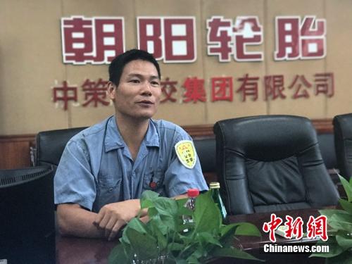 程海良接受記者采訪。<a target='_blank' href='http://www.chinanews.com/' ></table>中新網</a> 吳濤 攝