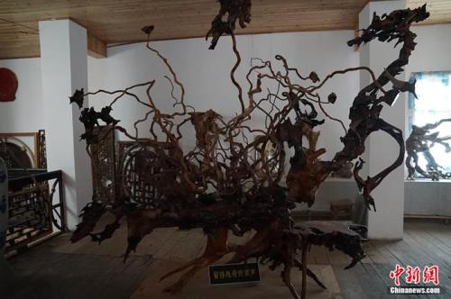 彭勇作品《留得殘荷聽雨聲》。 <a target='_blank' href='http://www.chinanews.com/' ></table>中新網</a> 王禹 攝