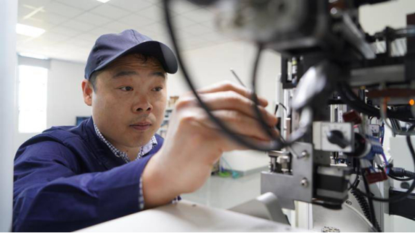 中國(guó)夢(mèng)·大國(guó)工匠篇 ｜80后工匠陳亮：“一微米大師”