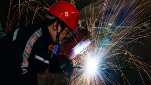 中國夢·大國工匠篇 | 王建偉：22載“焊花飛揚”