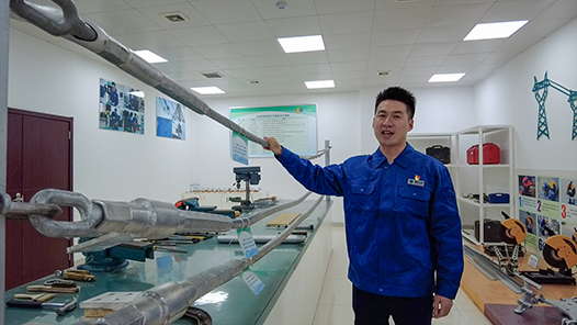 【走進勞模創新工作室】特超高壓帶電作業如何進入電場、屏蔽服長啥樣？這個創新工作室告訴你答案