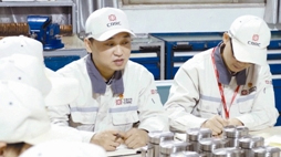 【2019勞動者之歌】2.5萬多臺“零缺陷”動車牽引電機背后的20雙“巧手”