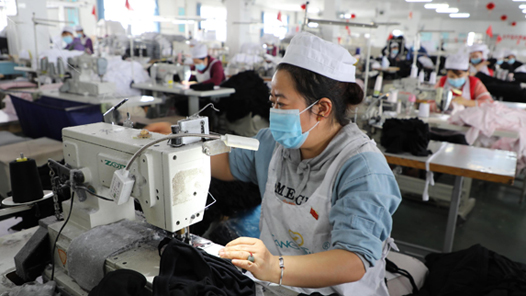 【一線：360行】縫紉工·一針一線 用“匠心”縫制人生