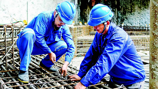 【一線：360行】鋼筋工·地下30米作業 日綁300公斤鋼筋