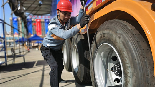 中國夢·大國工匠篇 | 王慶：方寸之間顯身手，逐夢道路上執著前行