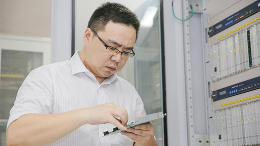 中國夢·大國工匠篇 | 張霽明：二十年始終奔跑在創新一線的“電網醫生”