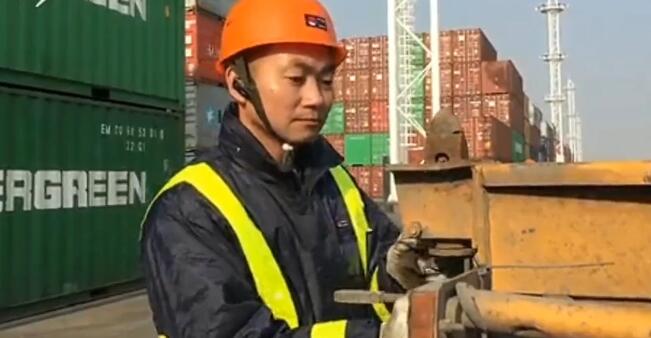 “中國夢·大國工匠篇”集卡司機王慶的“一天”：在平凡中堅守，每一次出發都要平安抵達