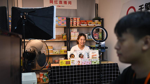 云南建水縣總工會以產(chǎn)改賦能建水紫陶行業(yè)