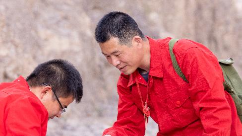 中國(guó)夢(mèng)·大國(guó)工匠篇 | 萬建領(lǐng)：地質(zhì)勘探就像破案 只是懷疑對(duì)象分布得比較廣