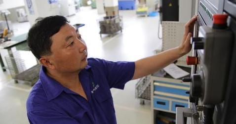 中國夢·大國工匠篇 | 李斌：三十六年如一日 大國工匠如何堅守