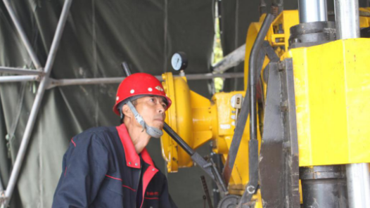 中國(guó)夢(mèng)·大國(guó)工匠篇 | 海蘭江畔的鉆探鐵人郭廣波：人心與地心進(jìn)行交流