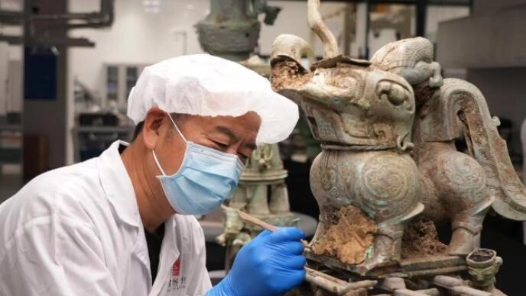 身邊的大國工匠 | 郭漢中：潛心鉆研文物修復近40年