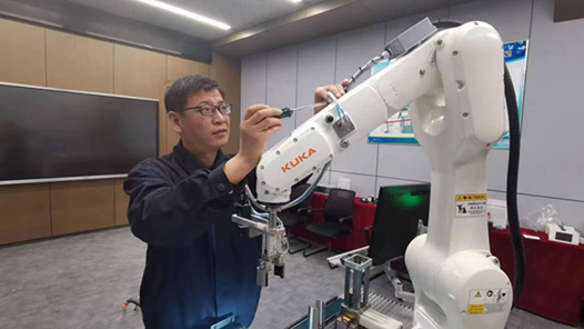 團結奮斗開新局 喜迎工會十八大·最美職工｜一名技校生的技術之路