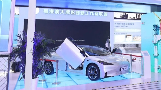 機器人寫字、AI下棋、VR看多巴胺服裝……廣東多款“大作”閃耀這場盛會