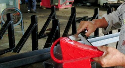 “五小”創新有我在｜改造防風“鐵鞋子”，幫龍門吊抗住臺風考驗