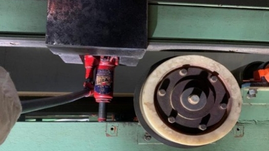 “五小”創新有我在｜自制小工具，布料車頂升更換擰緊安全弦