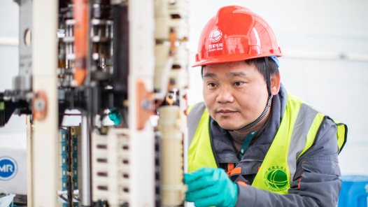 身邊榜樣丨家燈火，我為光明登“高塔”