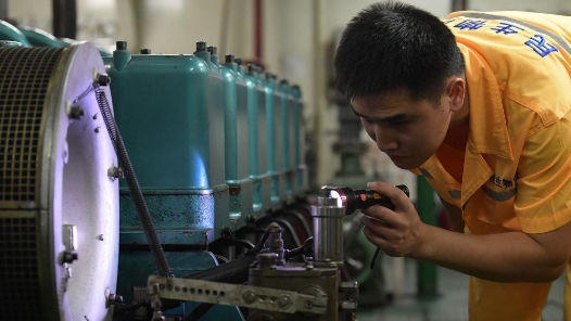 勞動創造幸福｜水上移動的“家”：滾裝船上的工作與生活