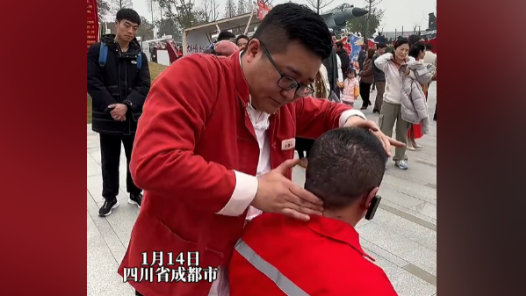 “拿捏”住了！工匠體驗推拿技藝