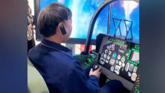 解鎖“超酷”模擬飛行，和大國工匠一起飛向云端！