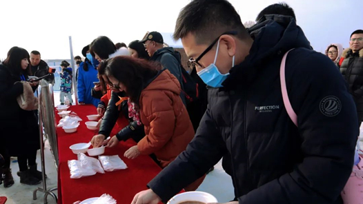 呼和浩特市總工會5000余份臘八粥溫暖全國各地游客朋友