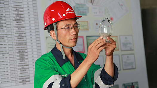 身邊的大國工匠｜滴水掘金，為產業(yè)強國貢獻“工業(yè)維生素”