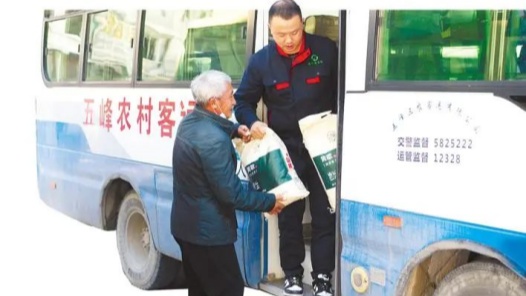 筑夢現代化 共繪新圖景·勞動者之歌｜一個人 一臺車 一條路