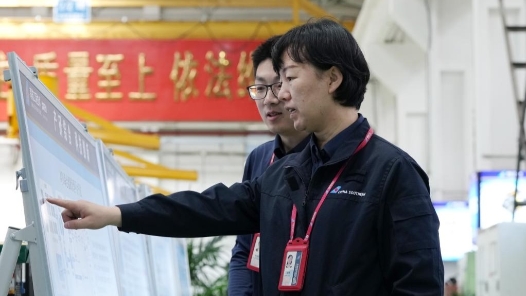 筑夢(mèng)現(xiàn)代化 共繪新圖景·勞動(dòng)者之歌丨王璐璐：飛機(jī)“小心臟”的手術(shù)師