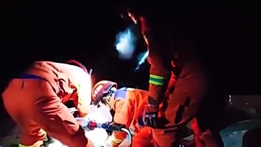 勞動(dòng)者之歌丨穿上“火焰藍(lán)” 他赴湯蹈火保群眾安康