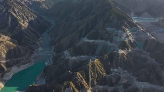 筑夢(mèng)現(xiàn)代化 共繪新圖景·勞動(dòng)者之歌｜天山深處的青春“熱能”