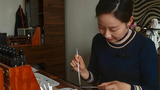 千職百態(tài)｜接觸氣味上萬種 走進調香師的“魔法世界”