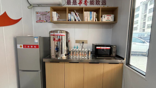 云南玉溪市紅塔區總工會：“工會驛站專用水”投入使用