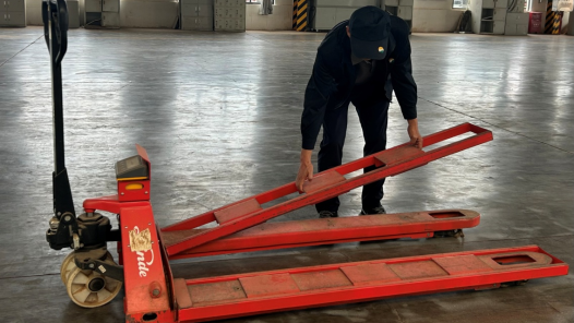 “五小”創新有我在丨簡易貨叉套提升稱重精準度