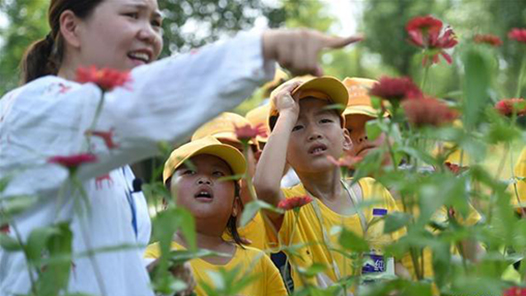 關愛一老一小 云南保山市總工會延長服務“手臂”