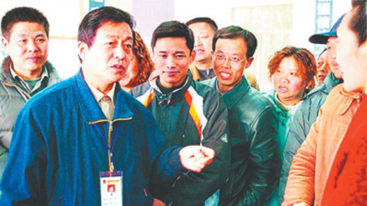 輝煌75載 與共和國同成長的勞動模范 | 張云泉：連心橋上的貼心人