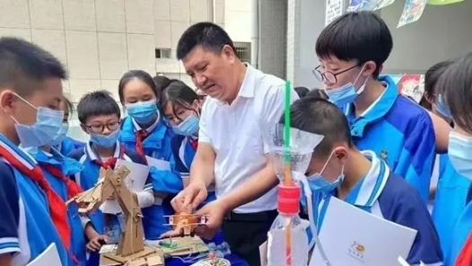 輝煌75載 與共和國同成長的勞動模范 | 徐平：初心不改育桃李