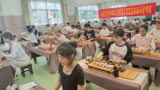 云南建水縣總工會以“產(chǎn)改”為抓手助力紫陶產(chǎn)業(yè)發(fā)展