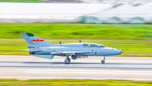 胸懷凌云壯志 搏擊萬里長空——寫在中國人民解放軍空軍成立75周年之際