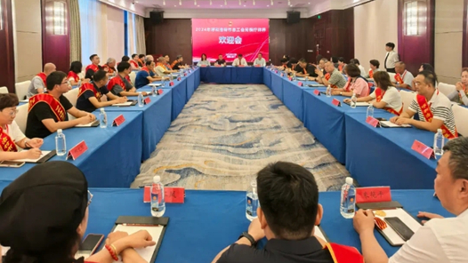 內蒙古呼和浩特市總工會組織45名勞模及五一勞動獎章獲得者進行療休養