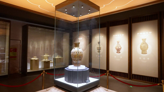 何以中國｜“美神”青釉蓮花尊出道記