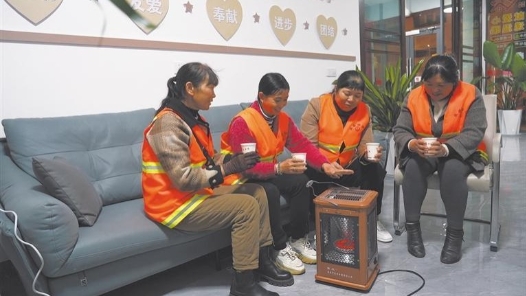 云南曲靖陸良縣工會驛站“暖冬服務”暖人心