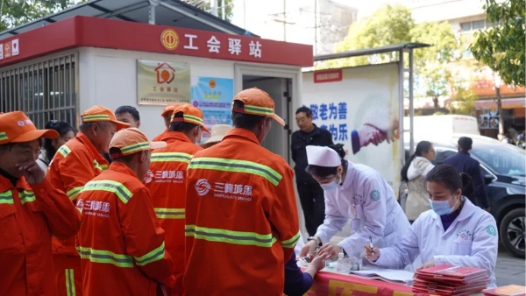 昆明市總工會啟動2025年元旦春節送溫暖活動