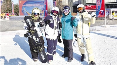 2025年全國職工冰雪運動挑戰賽在吉林省開幕 最暖“南團”快樂參賽擁抱冰雪