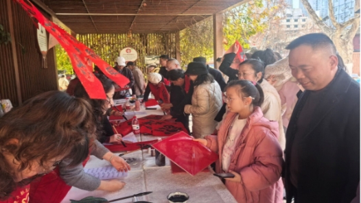 昆明五華區護國街道總工會開展迎新春送祝福活動