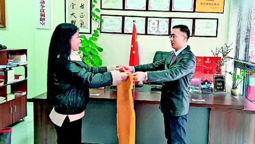 工會(huì)律師全程協(xié)助 她拿回了父親的164萬元工亡賠償