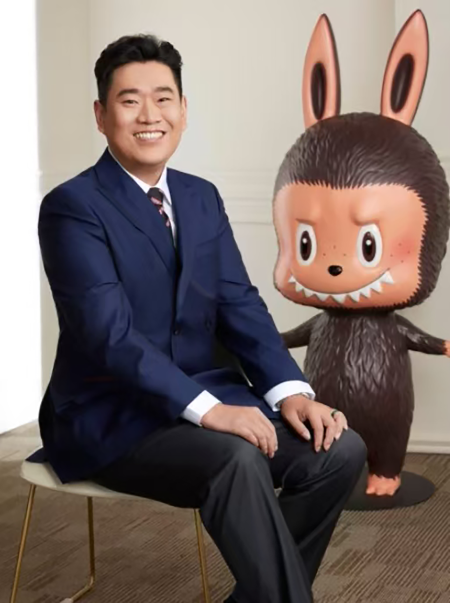 泡泡瑪特邢宗宇工作照1