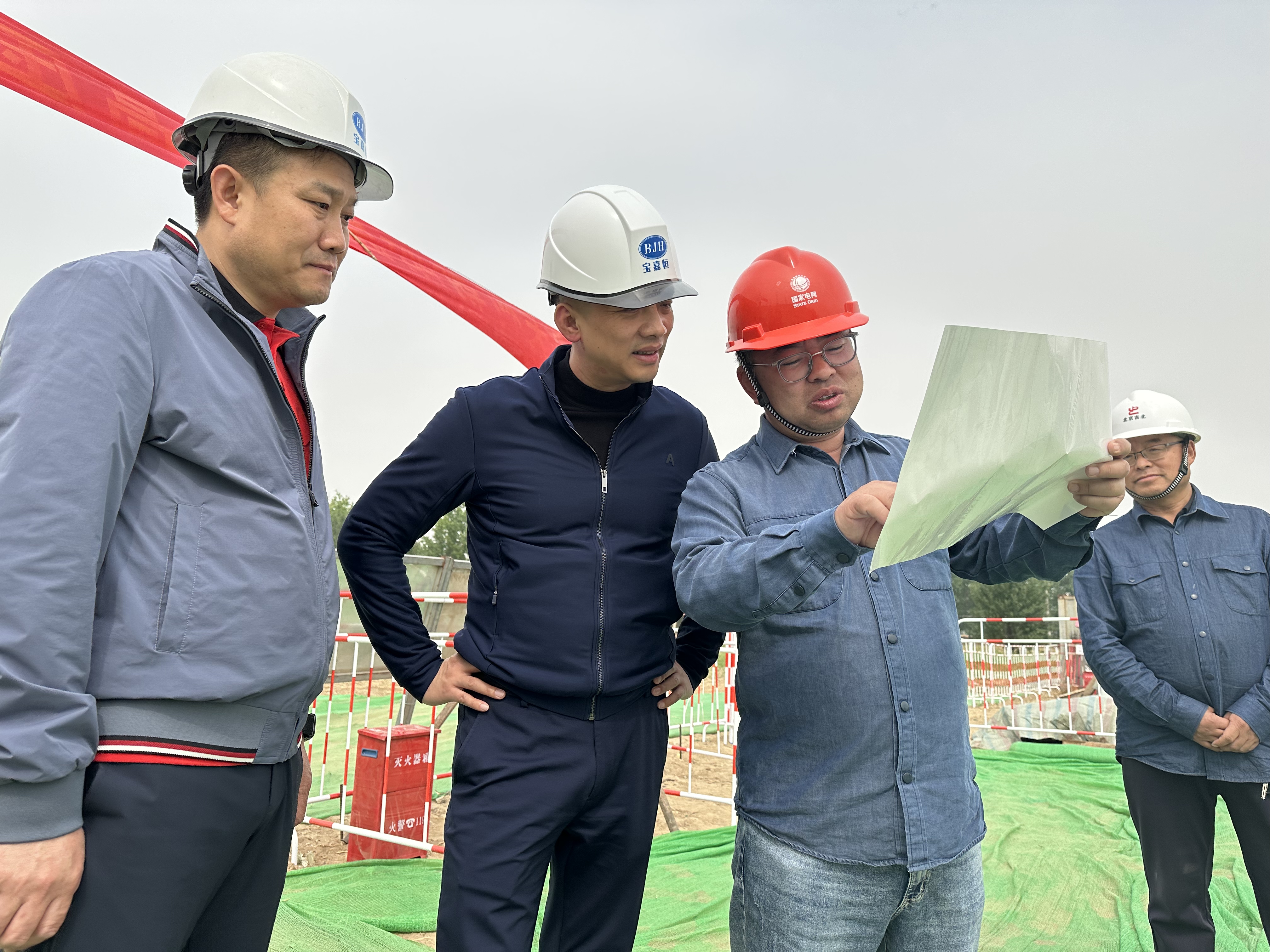 敖治效同志工作照-調(diào)研幺家店項(xiàng)目 左二