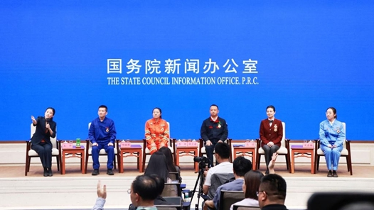 微光成炬，他們讓勞模精神熠熠生輝