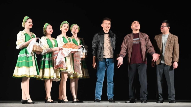 黑河首部大型舞臺劇《江水風(fēng)華》上演